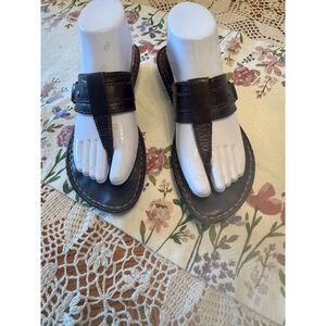 Born Brown Leather Thong Sandals Women's Size 8